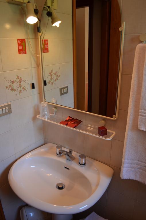 Hotel Pilotto Peschiera del Garda Dış mekan fotoğraf