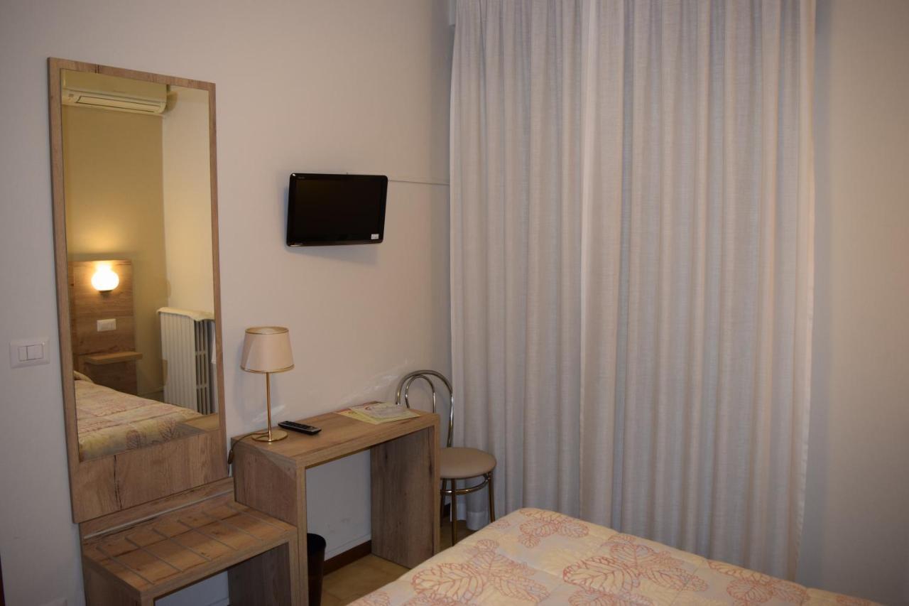Hotel Pilotto Peschiera del Garda Dış mekan fotoğraf